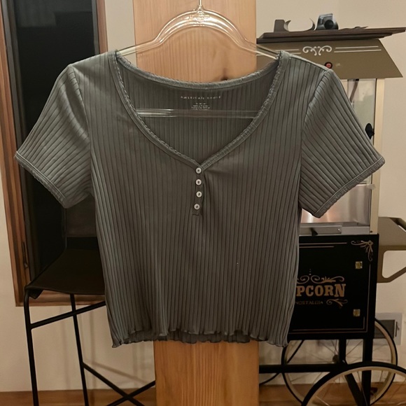 American Eagle Outfitters Tops - American Eagle Women’s cropped v-neck tee